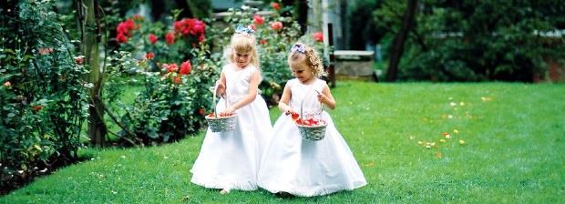 Wedding-flour-girls